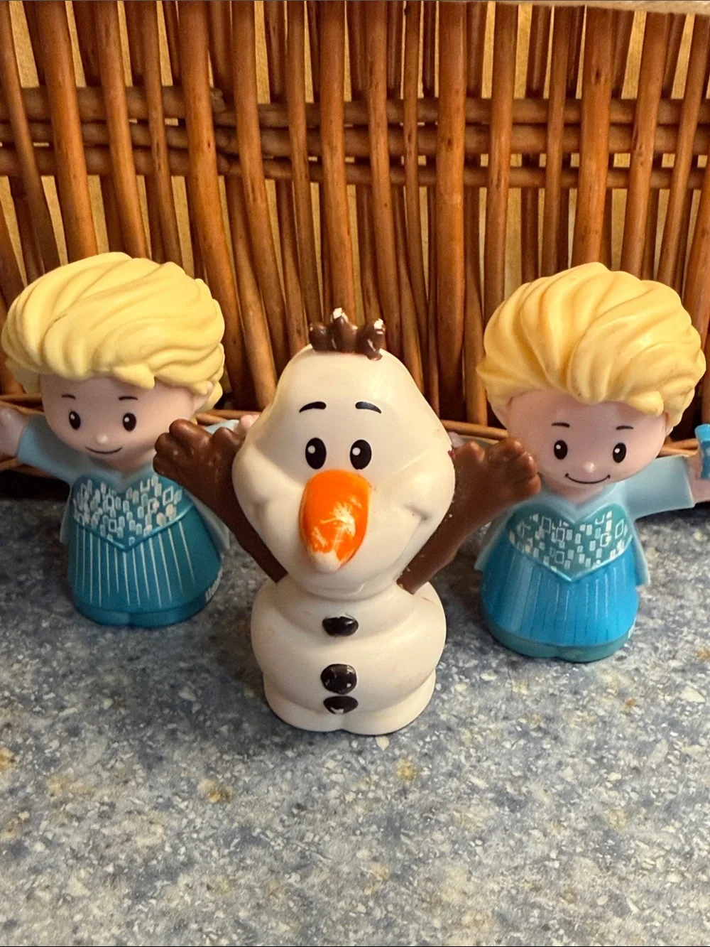Frozen Olaf and Elsa little people Toy Figures - White and Blue